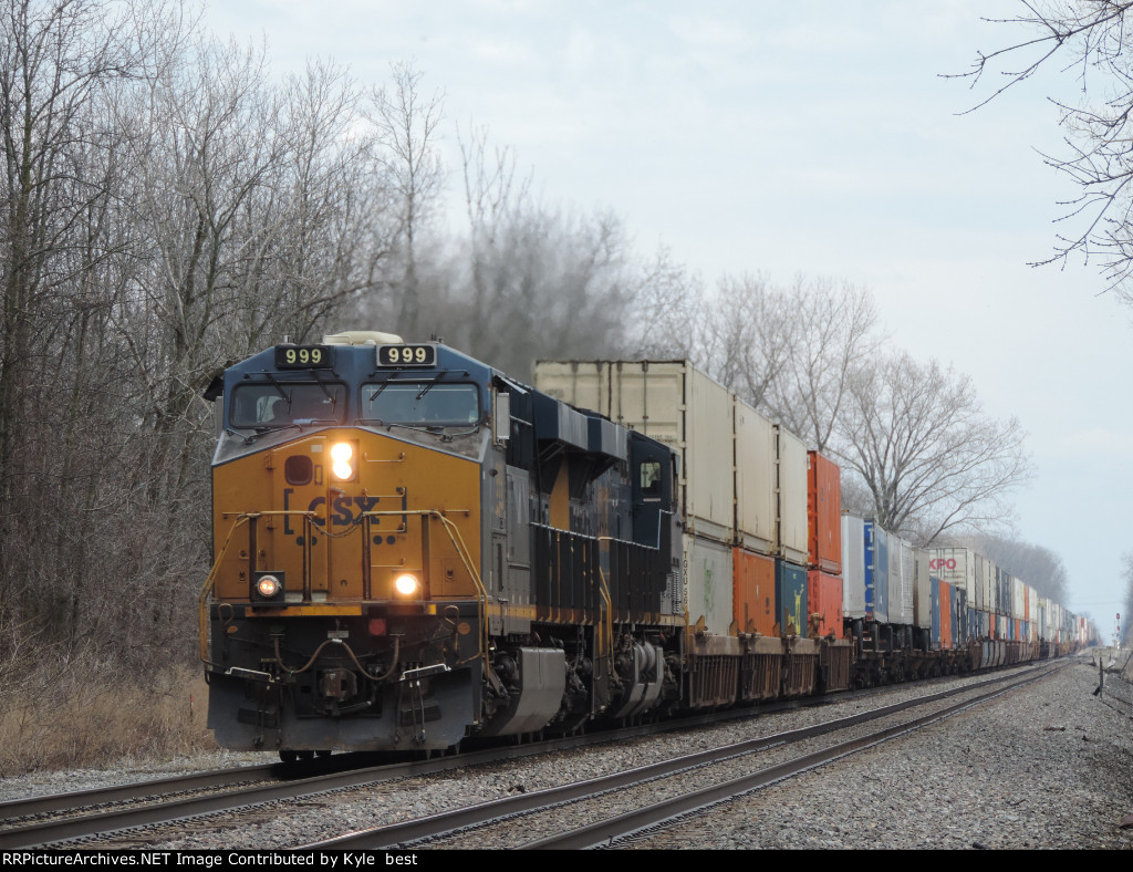 CSX 999 on I017